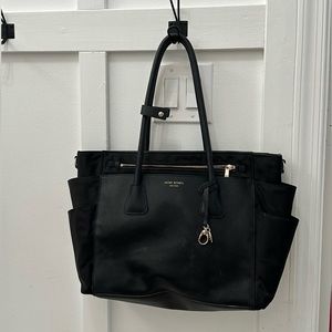 Good condition Hendri Bendel purse